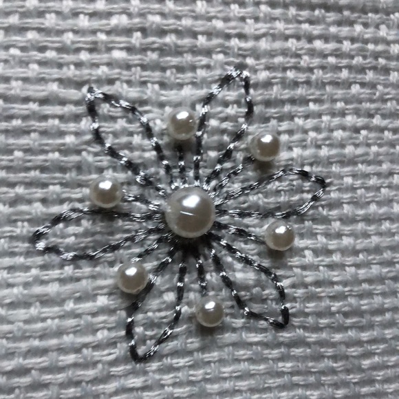 C & C CALIFORNIA HOME SNOWMAN WITHE PILLOW WITH PEARLS - Picture 4 of 7